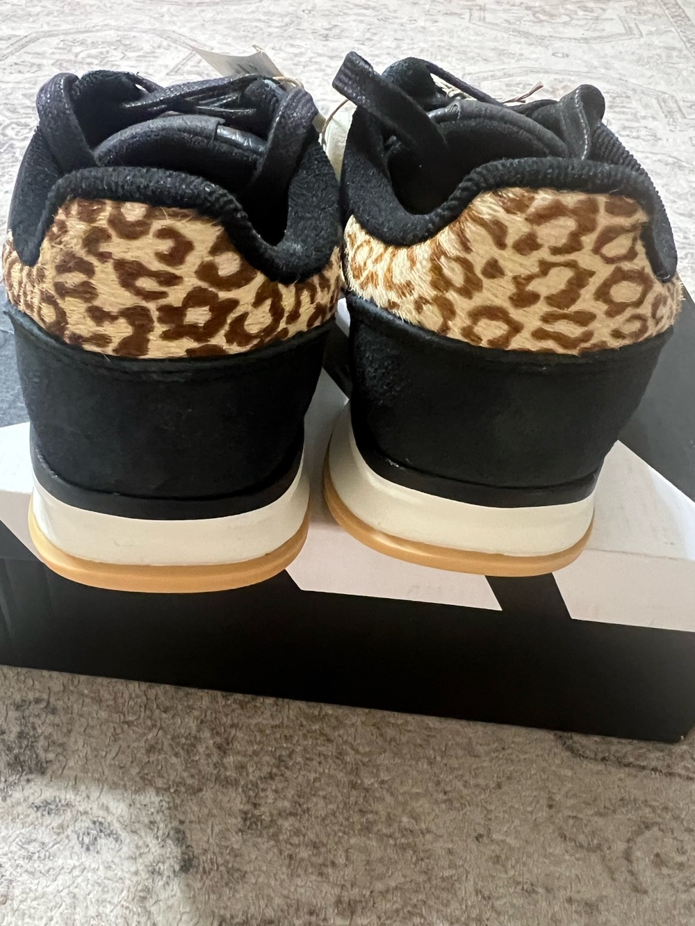 Adidas Run 70s 2.0 Women's sneakers in Core Black/ Preloved Brown/ Magic Beige - Picture 5 of 7